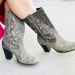 Seychelles by Anthropologie Suede Floral Embroidered Boots size 7.5